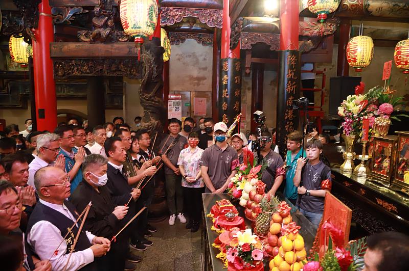 大甲鎮瀾宮媽祖回鑾 疫後解封大批信眾湧新港