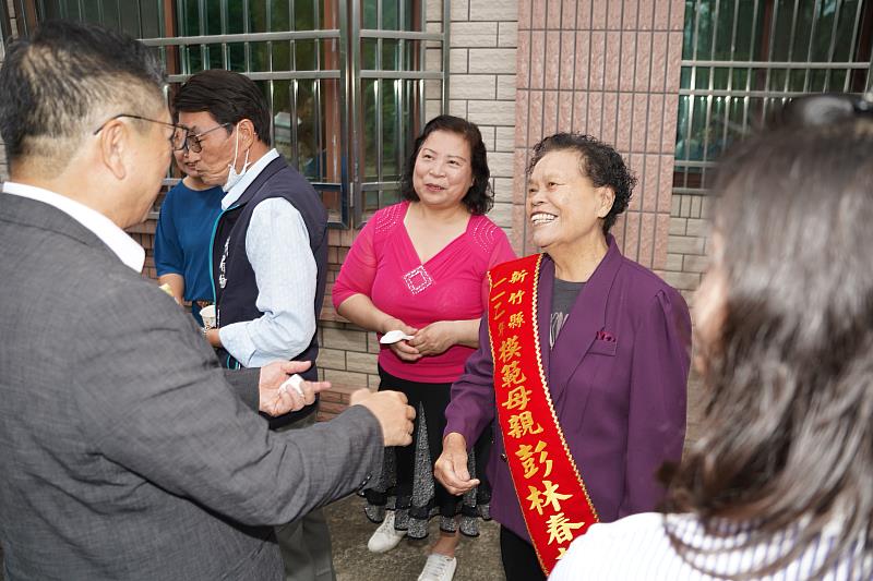 彭林春梅獲模範母親