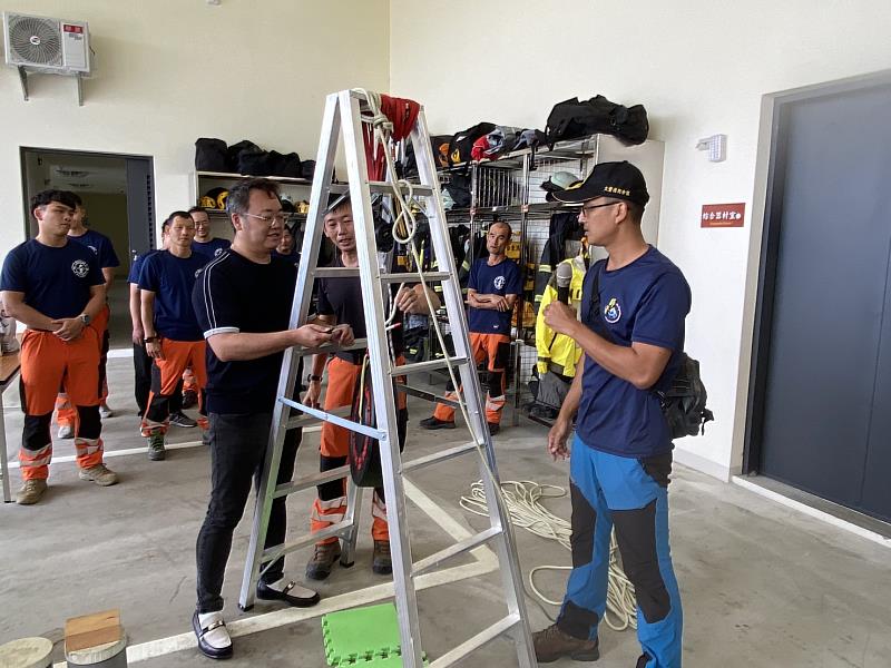 回饋社會強化救災安全 碩為科技公司捐贈台東縣消防局救災裝備器材