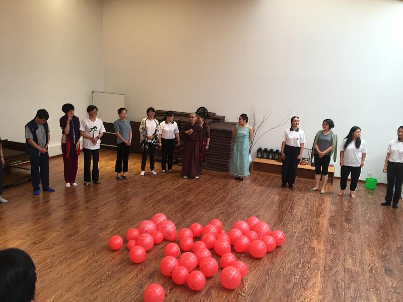 4、 「無我之道」是靈鷲山四期教育阿含期進階課程,和法師、夥伴珍貴的互動共振能量,找到生命的答案。(靈鷲山佛教教團提供)