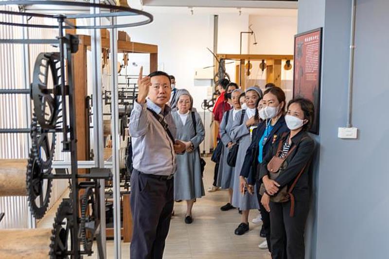 泰國高中代表團參訪南臺科技大學古機械中心之情形。