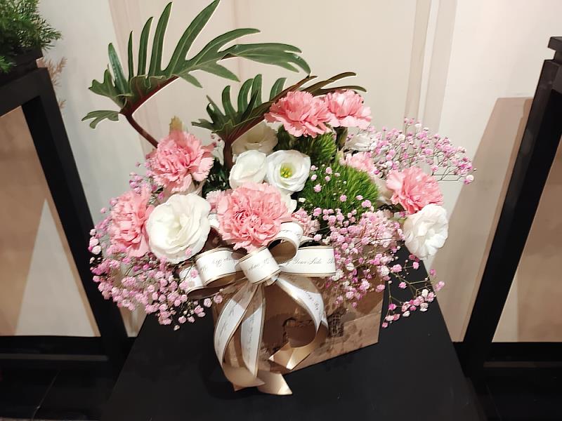 母親節買束康乃馨送給媽媽