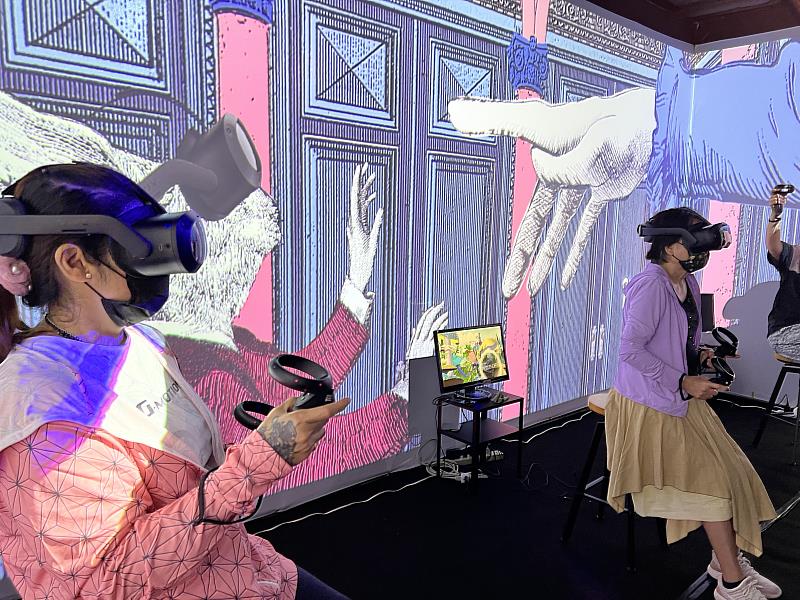 經發局引進與百年藝術殿堂英國V&A博物館跨界合作的VR作品《好奇的愛麗絲》，展期至6月30日，體驗即可獲得VIVELAND百元折價券。