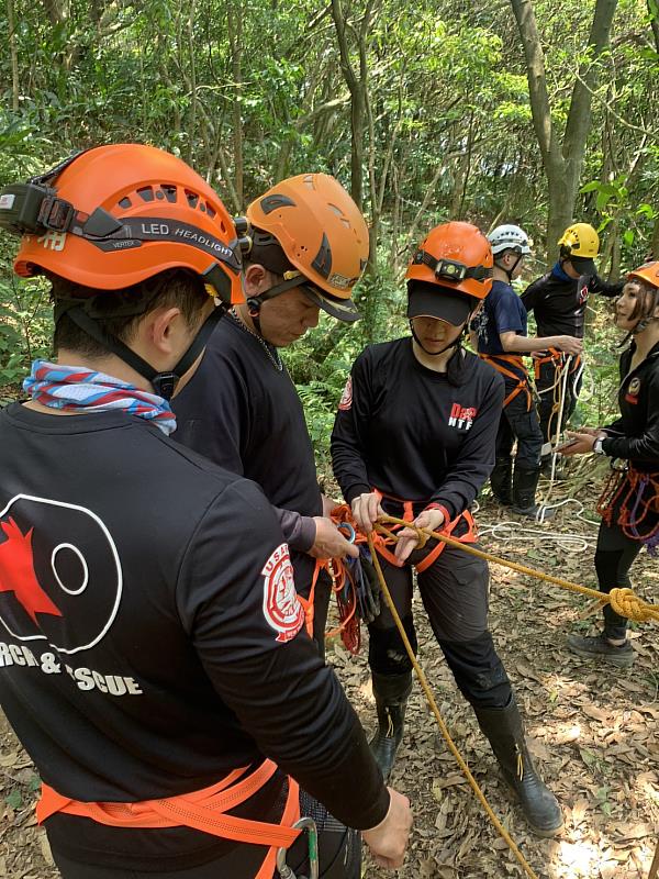 新北市侯友宜市長表示，疫情逐漸趨緩且搭配行政院「開放山林」之政策，從事登山活動之民眾逐年增加，故山域之緊急救援案件亦逐步上升。再此呼籲從事登山活動之民眾，登山前務必充分訓練衡量自身體力，勿越級挑戰；行前注意天候狀況，山永遠都在，切勿強行上山。