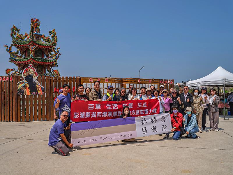 洪根深設計的開帝殿百草藥籤牆