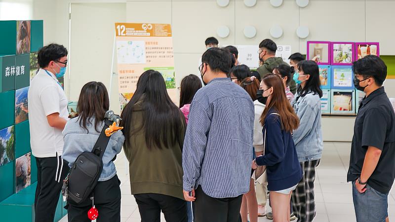 03.師生參與「SDGs x希望與行動的種子展」展覽情形