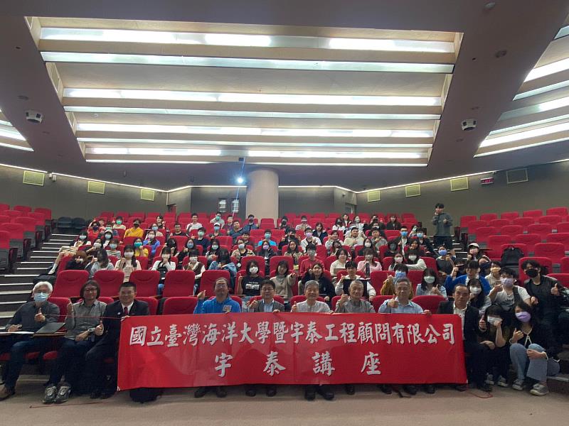 海大宇泰講座 品展設計林飛比創辦人與全體師生大合照