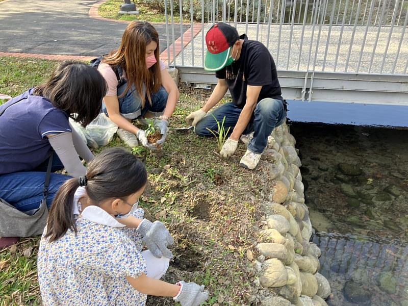 「相遇・連結｜大家的東興圳」社區營造相關活動即將開始報名，圖為過去活動。