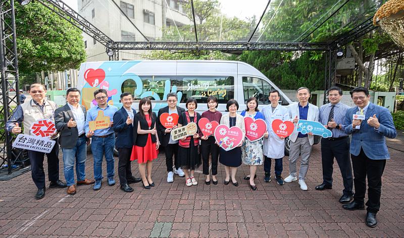 【圖一】「數位牙科巡迴車」在各方支持下正式啟動，5月12日將從陽明交大出發，前往南澳鄉東岳文健站提供口腔健檢服務。