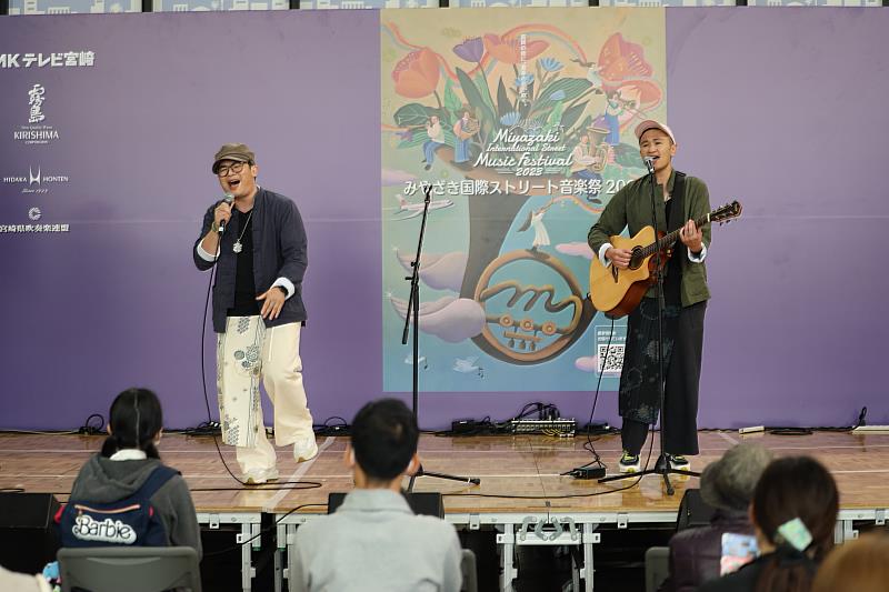 來自新竹縣的金曲樂團「愛客樂」受邀宮崎縣國際音樂祭開幕演出。