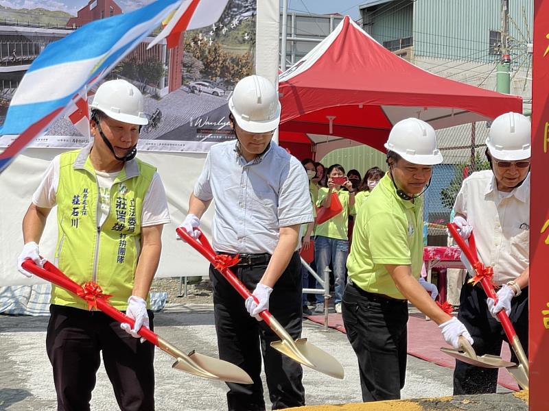 圖3 現場長官來賓一同進行動土儀式