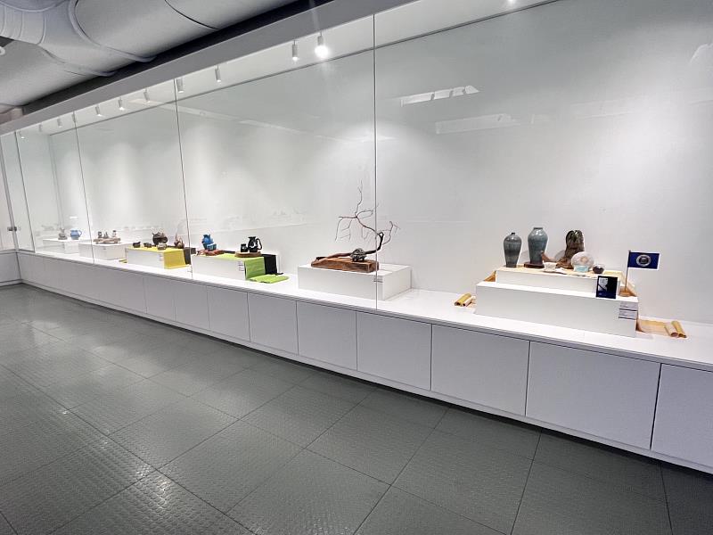 官網-元培醫事科技大學茶陶文創學士學位學程畢業成果展於001、002展廳開展，將於5月6日上午10時舉行開幕式