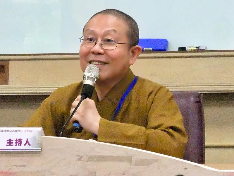 南華大學舉辦佛典研修與身心康寧工作坊，人文學院院長慧開法師主講「淨土經典與生死自在」。