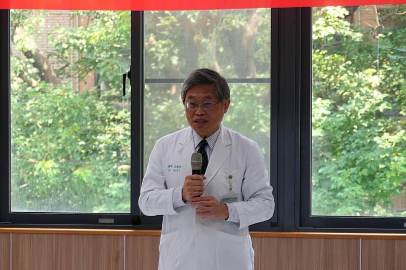 吳錫金院長強調院方致力跨足智慧醫療及高齡友善照顧服務。