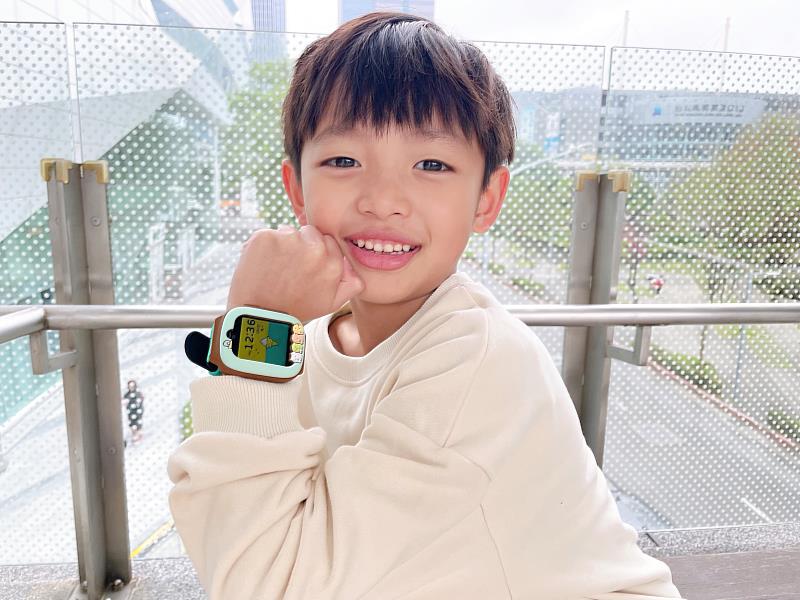 遠傳兒童定位手錶專為台灣兒童、家長設計，有繁體中文介面、注音輸入，操作簡單小朋友也能輕鬆上手