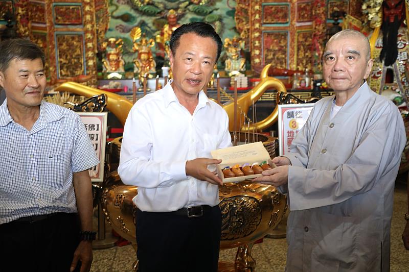 傳統杯筊變時尚！全新台灣杯亮相 翁章梁參與開杯
