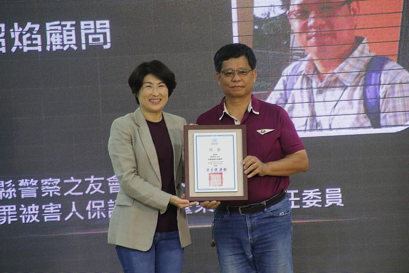 臺東縣政府聘陳金虎等8位縣政顧問 縣長饒慶鈴今擴大主管會議頒發聘書