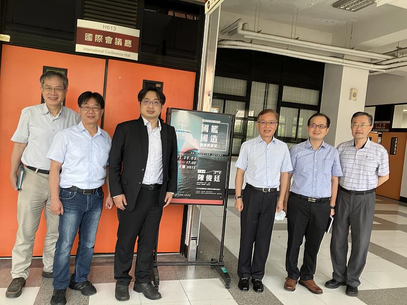大葉大學葉釋仁副校長(右三)率老師們在演講前與船舶中心陳俊廷處長(中左)洽談未來合作展望