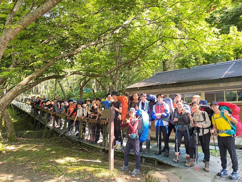 出發合影—太魯閣國家公園遊客中心對面的登山口。