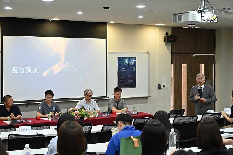 世新大學校長陳清河致詞時表示，讓民眾了解鯨豚生態保育的重要性，是新聞工作者之職責。（世新大學提供）