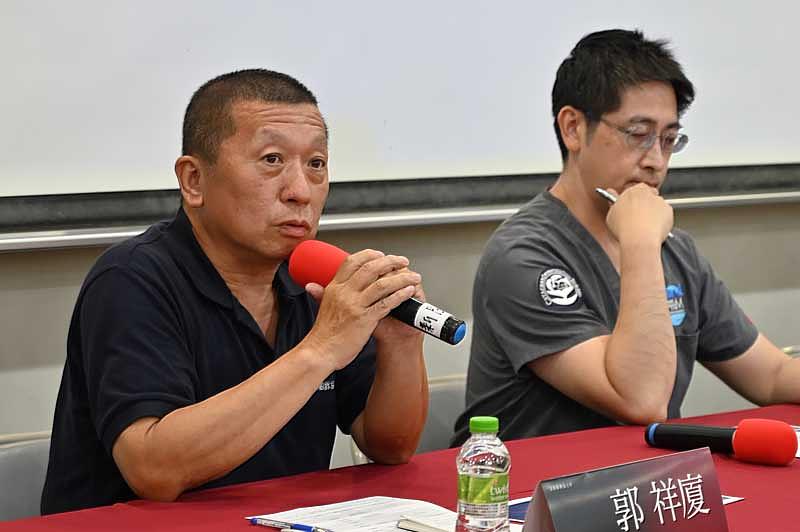 中華鯨豚協會擱淺處理專員郭祥廈表示，鯨豚救援工作是一種必要的「宣示」，讓社會大眾知道有一群人為了鯨豚生存而努力。（世新大學提供）