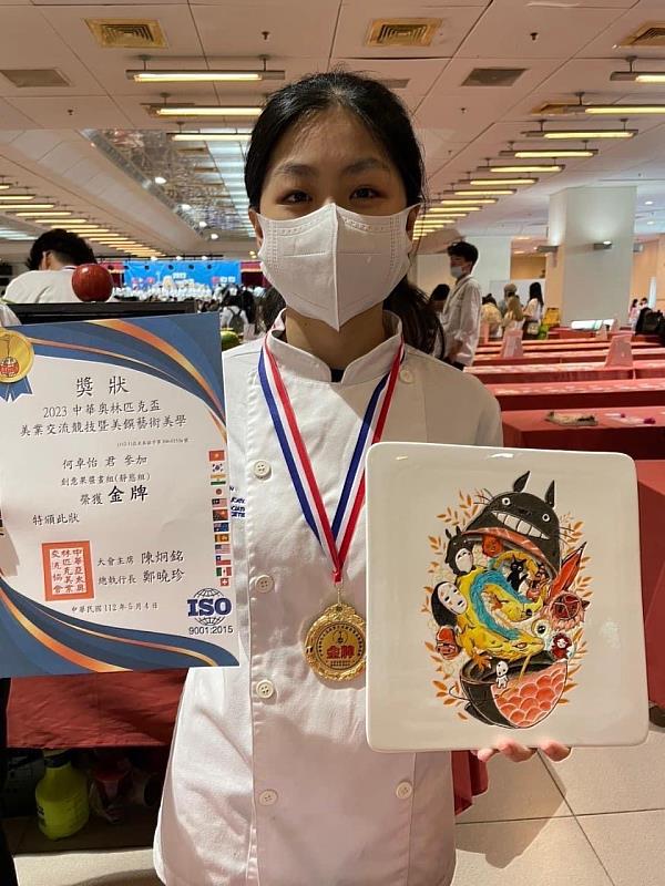 景文科大餐飲系創意果醬畫盤選手何卓怡榮獲金牌。