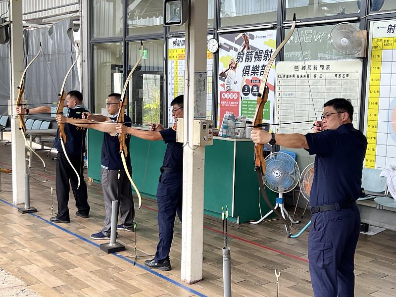 新北市警察響應全民一起防詐騙「萬箭齊發、詐騙蒸發、全民GO GO GO 」宣誓活動。