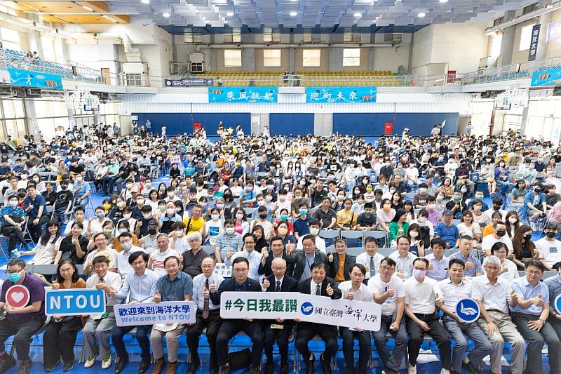 海大擴大舉辦Hi!Young新鮮人說明會吸引上千名學生與家長參加