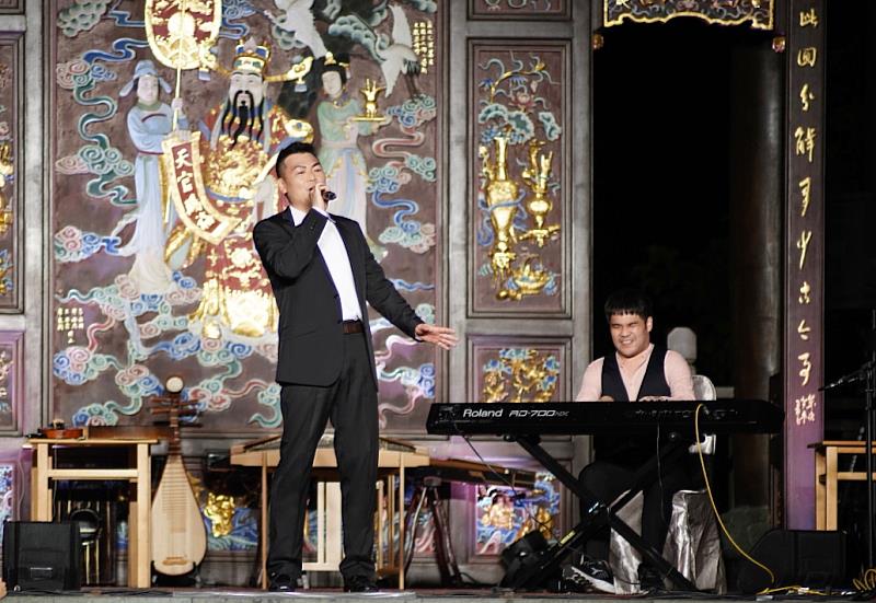 聲樂家謝奇儔、音樂鋼琴家黃裕翔於現場帶來精彩演出，優美的樂音令人如癡如醉。