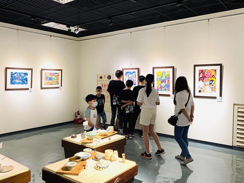 民眾參觀展覽