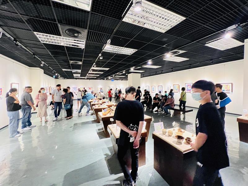 民眾參觀展覽