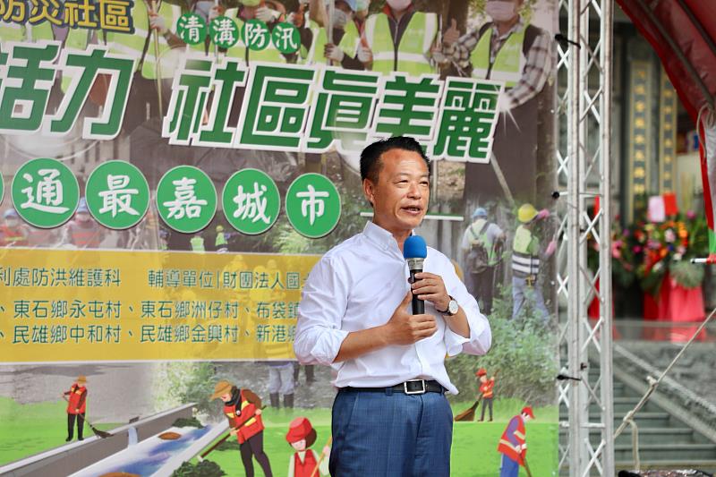 水患自主防災社區全民清溝！無畏風雨展現守護家園決心