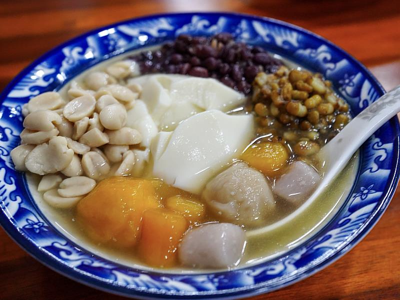 迓媽祖不忘享受美食！文觀局推薦朴子人氣小吃 在地人排隊也要吃