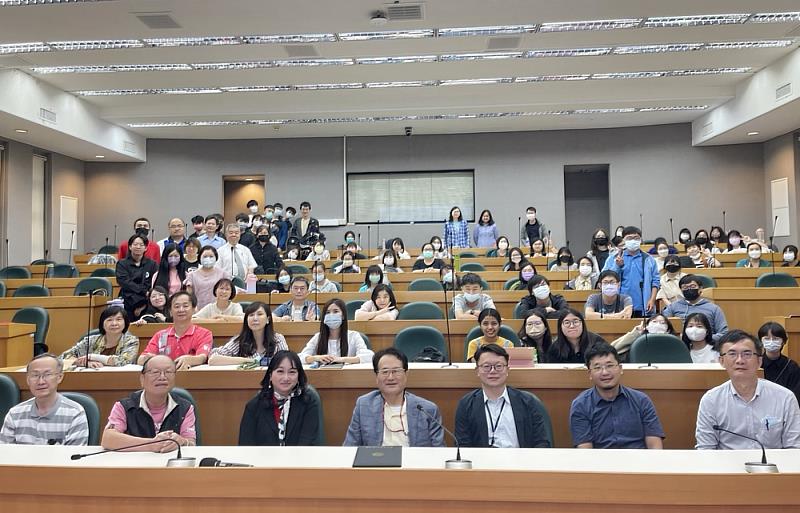 圖2_李豐楙院士專題講座合影