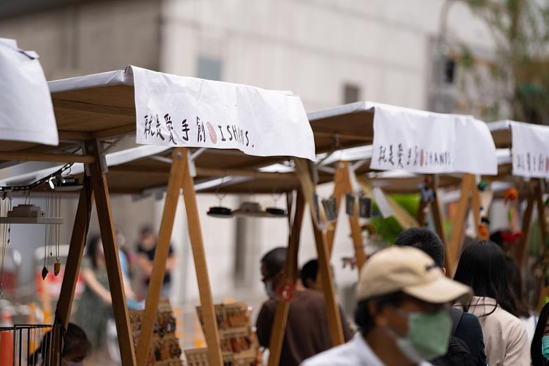 空軍三重一村-時藝廣場與愛手創聯手打造眷村市集