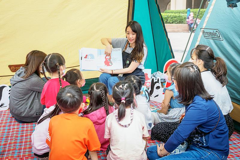 迎接母親節，新北閱讀節特別化身「閱讀遊樂園」，推出結合閱讀與設計的親子同樂活動