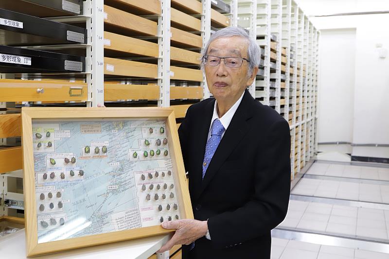 日本名古屋女子大學退休教授八田耕吉，2009年至今累計捐贈中興大學2萬多件昆蟲標本