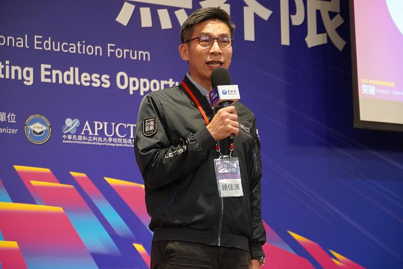 立法委員鍾佳濱致詞。