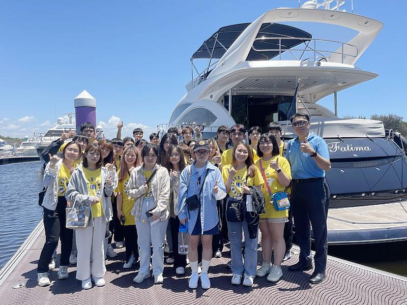 大葉大學觀光旅遊學系企業參訪行程，大一、大二學生參觀台南亞果遊艇碼頭