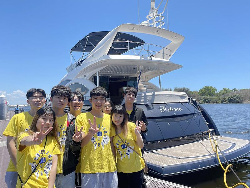 大葉大學觀光旅遊學系同學，感謝系上提供難得的參訪行程，參觀國內一流的遊艇碼頭。