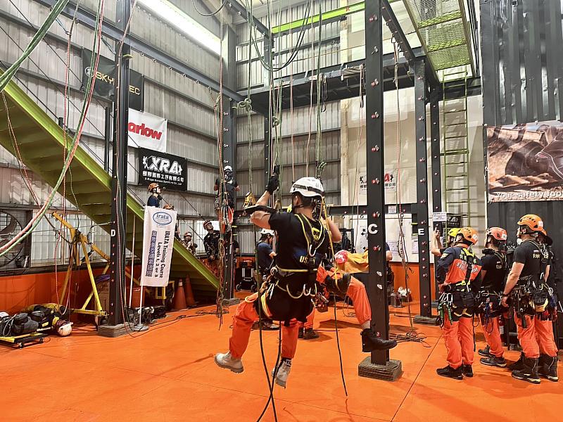 新北市政府消防局特搜大隊積極推廣高角度救援工作的培才與訓練，以期提升團隊整體的應變能力和救助人命的效能。
