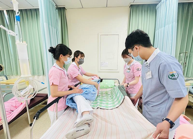 義守大學為全臺少數擁有醫學院的綜合型大學,同時又有集團完整醫療體系,教學資源深具優勢(照片來源:義守大學提供)。