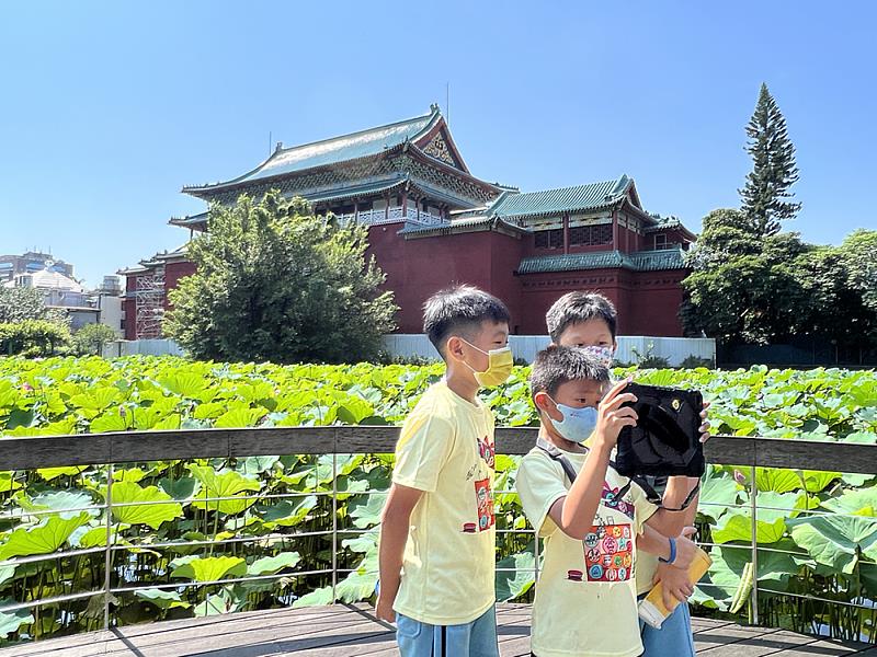 國小師生開心於植物園內闖關大冒險