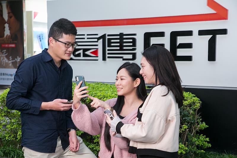 使用「遠傳friDay購物App」下單，天天遠傳幣全面放大2倍，等於1遠傳幣折抵2元，血拚不用再看日子！除了母親節嚴選商品，可搭配遠傳幣放大2倍，遠傳friDay購物每周五、六、日都會推出嚴選半價商品，讓你買的超值又划算！