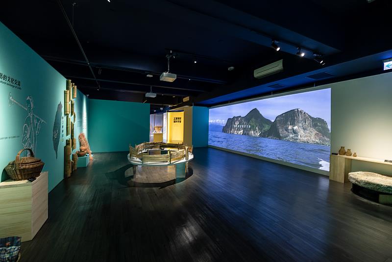 「臺灣工藝百年進行式」展覽，以人文觀點呈現台灣工藝在過去百年的演進、累積和再生，以及面對未來永續趨勢的回應與新貌。