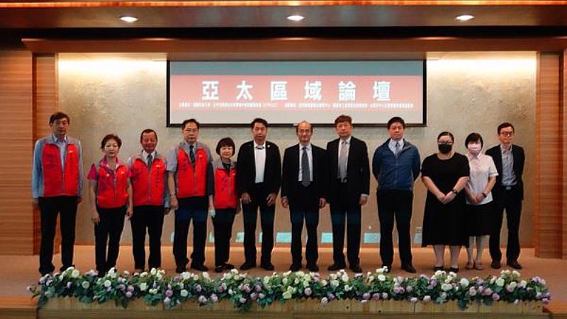 南臺科大辦理2023年亞太區域論壇「全球經濟趨勢與APEC發展—深化永續與包容成長」研討會大合影。