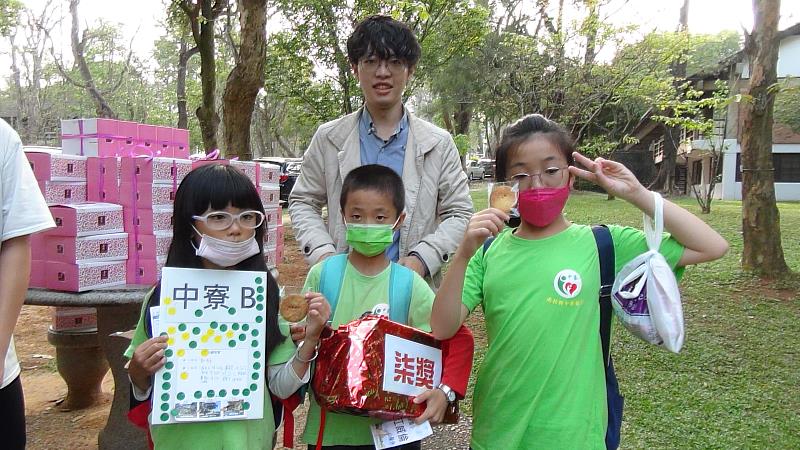 大學伴親自做手工餅乾送給小學伴