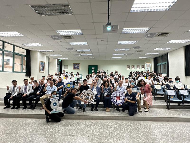 中臺科大師長、準實習生與貴賓們大合照