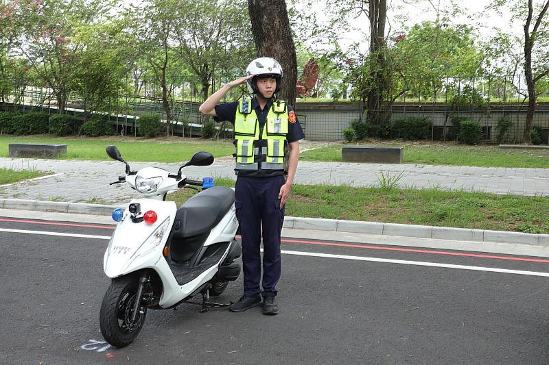 嘉義縣新購警用機車報到 翁章梁授車校閱