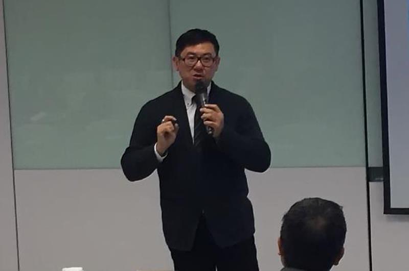 南臺科技大學財經法律所所長兼輿情政策與創新治理中心主持人羅承宗表示，應立法來要求社群平台嚴格審核自身廣告投放之機制。